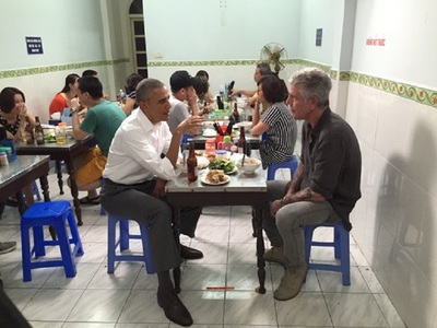 Obama a renunţat la protocol şi a luat cina la un restaurant modest din Hanoi