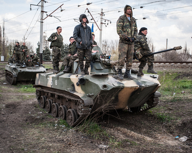 Ucraina: Cinci soldaţi şi-au pierdut viaţa în atacurile insurgenţei pro-ruse