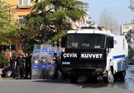 Patru suspecţi arestaţi în legătură cu atentatul cu maşină-capcană de la Istanbul