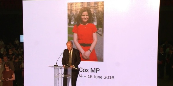 Marea Britanie: Moment de reculegere în memoria laburistei Jo Cox, cu ocazia numărării voturilor de la referendum în Leeds