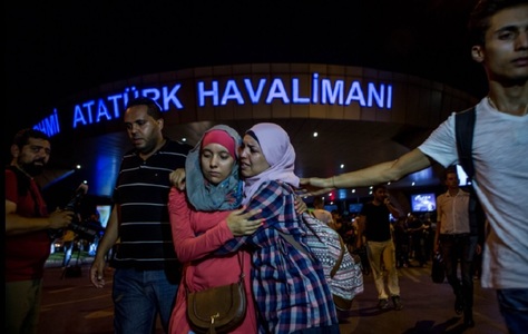 Turcia: Ambasadele omagiază victimele atentatului terorist de pe aeroportul Ataturk, soldat cu 44 de morţi şi alţi 239 răniţi