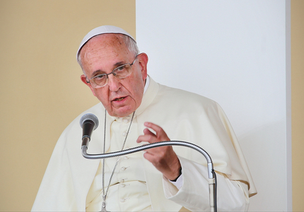 Papa Francisc denunţă într-un mesaj video "ziduri invizibile" ale fricii ce divizează Europa