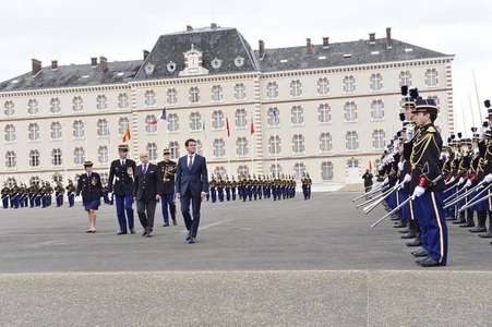 Premierul francez Manuel Valls angajează din nou responsabilitatea Guvernului asupra contestatei legi a muncii