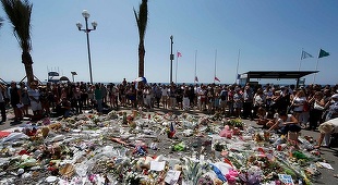 Un minut de reculegere a fost ţinut în toată Franţa luni, în memoria victimelor atacului de la Nisa