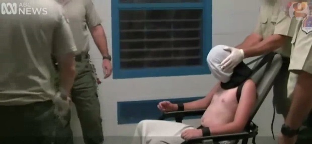 Adolescenţi închişi în celule şi ”trataţi” cu gaze lacrimogene, într-un centru de detenţie pentru minori din Australia. FOTO, VIDEO