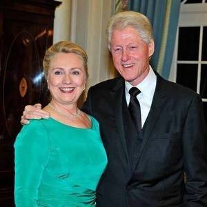 ALEGERI SUA: Hillary şi Bill Clinton au câştigat peste 10 milioane de dolari anul trecut şi au plătit 43% în taxe