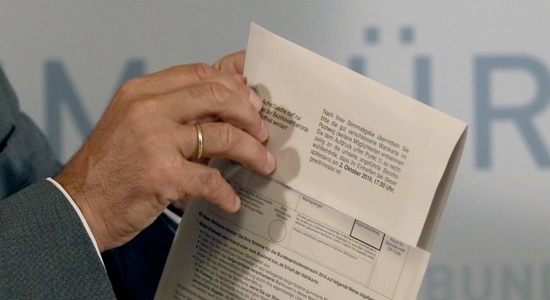 Viena acuză adezivul folosit de firma care a printat buletinele de vot pentru amânarea alegerilor prezidenţiale