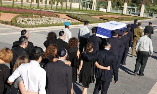 Netanyahu şi Abbas au dat mâna şi au discutat înainte de funeraliile lui Peres