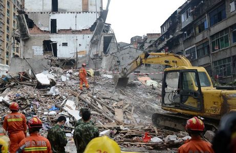 Cel puţin 22 de oameni şi-au pierdut viaţa după ce patru clădiri s-au prăbuşit în estul Chinei