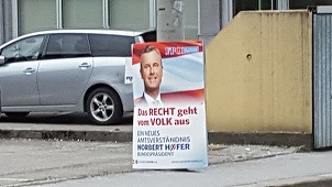 Extrema dreaptă austriacă respinge critici ale bisericii cu privire la folosirea expresiei "aşa să-mi ajute Dumnezeu" într-un poster de campanie al lui Hofer