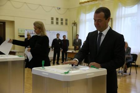 Premierul rus Dmitri Medvedev, evacuat din cauza unui incendiu la Târgul de Inovaţie din Rusia