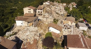 Două persoane rănite, clădiri surpate, pene de curent, o porţiune de autostradă închisă şi evacuări la Ministerul de Externe, în urma seismului din Italia