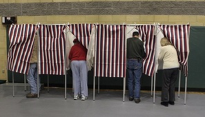 Trei persoane au fost inculpate în SUA pentru fraudă electorală, cu 11 zile înainte de alegeri