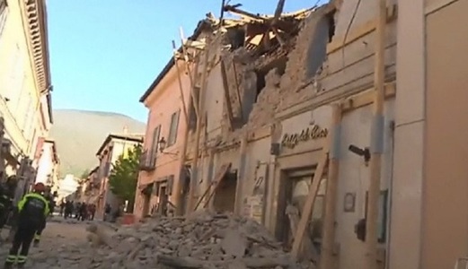 Aproape 8.000 de persoane ajutate de Protecţia Civilă în urma cutremurelor din Italia, alte mii au petrecut noaptea în maşini şi corturi 