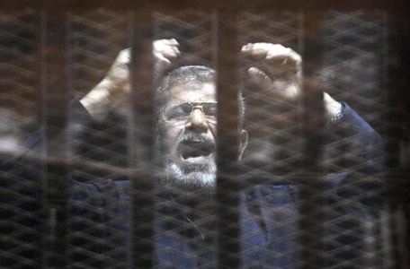 O instanţă egipteană a decis casarea unei pedepse cu închisoare pe viaţă pentru fostul preşedinte Mohamed Morsi