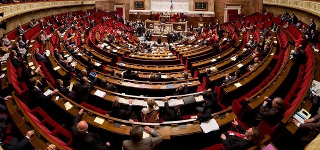 Adunarea Naţională franceză respinge ca inadmisibilă o propunere a deputatului LR Lellouche de destituire din funcţia de preşedinte a lui Hollande 