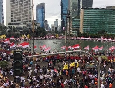 Zeci de mii de indonezieni au participat la un marş al unităţii, pentru a-l sprijini pe guvernatorul creştin al Jakartei