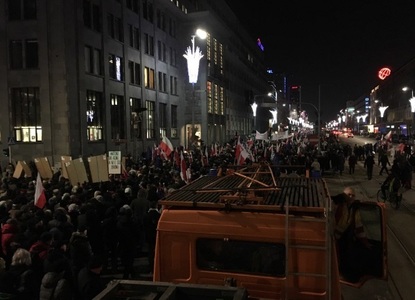 Mii de polonezi au protestat faţă de politicile actualului executiv, cu ocazia împlinirii a 35 de ani de la impunerea legii marţiale