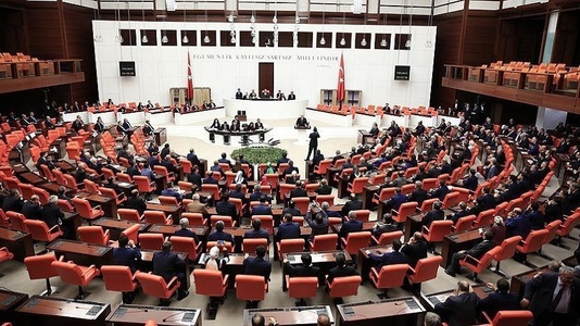 Parlamentarii turci aprobă dezbaterea unei propuneri privind extinderea puterilor prezidenţiale