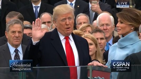 Donald Trump a depus jurământul şi a devenit al 45-lea preşedinte al Statelor Unite