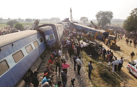 Cel puţin 36 de morţi şi 50 de răniţi într-un accident feroviar din estul Indiei