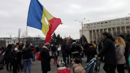 Presa internaţională: Guvernul de la Bucureşti a abrogat OUG care dezincrimina fapte de corupţie în urma protestelor