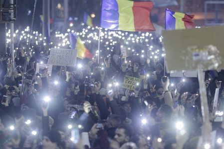 The Financial Times: Ordonanţele retrase în urma protestelor, o trădare a poporului român de către conducătorii săi
