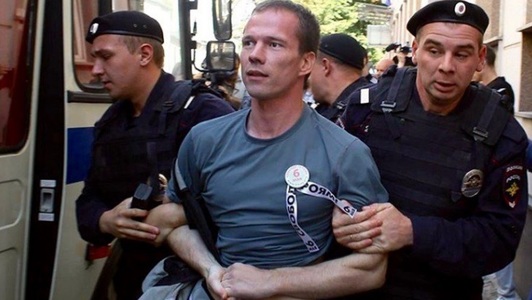 Rusia: Curtea Supremă a anulat condamnarea lui Ildar Dadin, un cunoscut activist anti-Kremlin