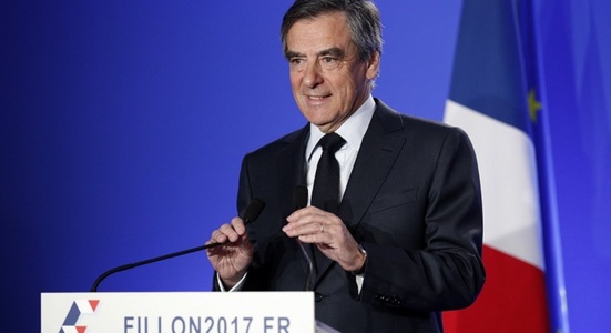 Francois Fillon le cere susţinătorilor să participe la un miting de la Paris