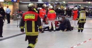 Poliţia a recuperat arma atacului de la gara din Dusseldorf, un topor, şi refuză să dezvăluie naţionalitatea suspectului