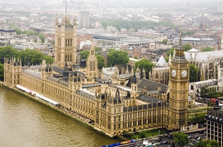 Autoritatea britanică de reglementare parlamentară le interzice deputaţilor să mai angajeze apropiaţi