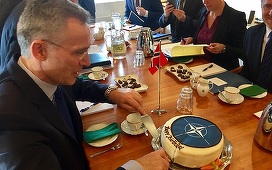 Stoltenberg îndeamnă Austria şi Turcia să-şi soluţioneze conflictul pentru a nu afecta NATO