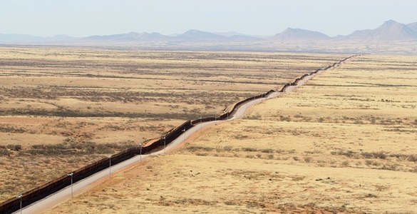 Guvernul SUA a lansat o licitaţie în vederea selectării unor modele de gard ”impunător fizic” la frontiera cu Mexicul
