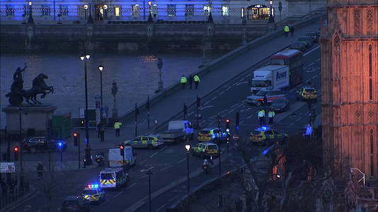 Presa britanică susţine că o explozie controlată a avut loc în apropiere de Westminster