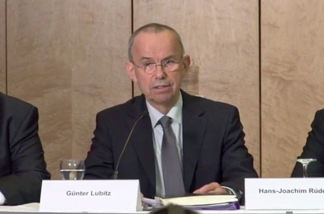 Günter Lubitz încearcă să-i ”cureţe reputaţia” fiului, la doi ani după ce a prăbuşit intenţionat o aeronavă Germanwings 