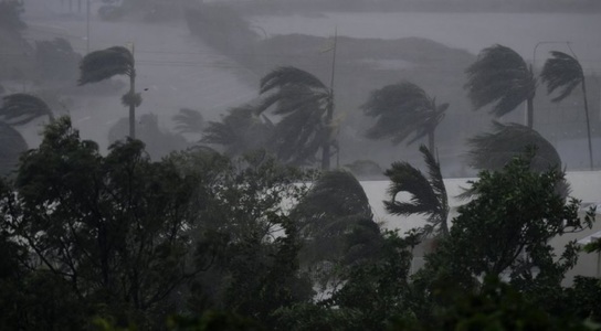 Aproximativ 30.000 de persoane au primit ordin de evacuare, în timp ce ciclonul Debbie a lovit coasta Australiei