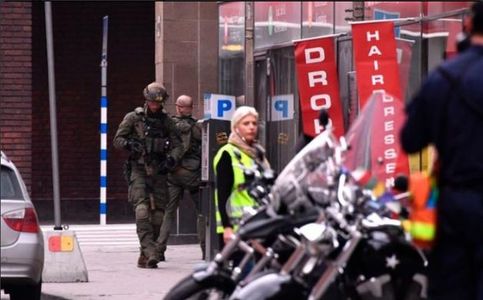 Autorităţile suedeze au revizuit bilanţul la patru morţi şi 15 răniţi în urma atentatului de la Stockholm