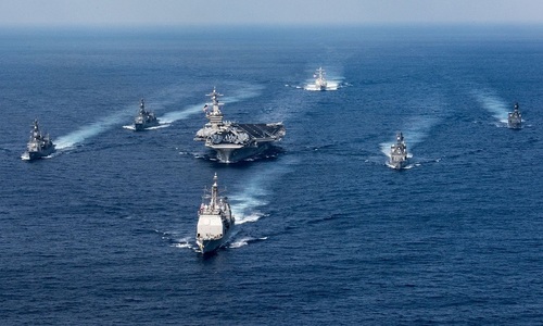 Portavionul USS Carl Vinson şi grupul lui aeronaval se îndreaptă către peninsula coreeană, în urma atacului din Siria