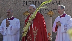Papa Francisc condamnă în slujba de Florii atacul cu bombă din Egipt şi îndeamnă la încetarea terorii