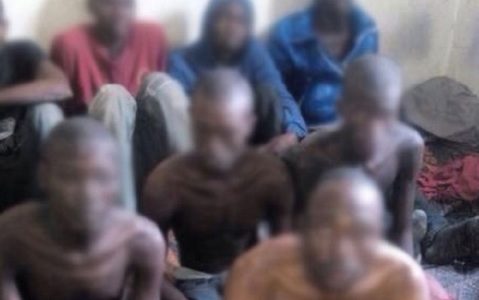 Migranţi din Africa de Vest sunt ”vânduţi ca sclavi în pieţe din Libia”