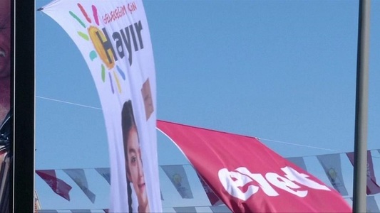 AFP: Alegători din Turcia îşi explică opţiunea în referendum