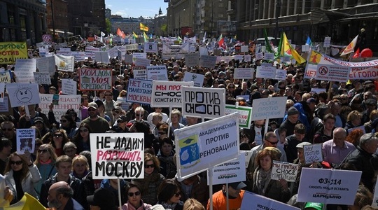 Mii de manifestanţi la Moscova împotriva unui plan de urbanism care prevede mutarea a sute de mii de locuitori