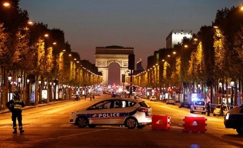 Procurorii francezi au inculpat un suspect în urma atentatului de pe Champs-Elysees
