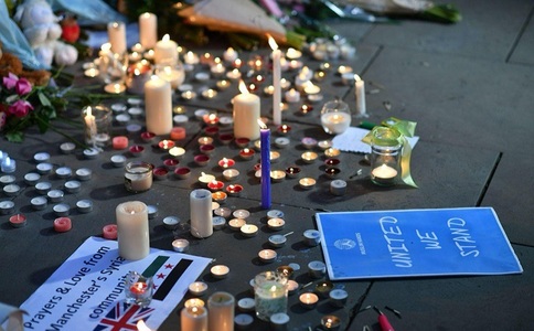 Regatul Unit reintră în campanie după atentatul de la Manchester, poliţia continuă ancheta, iar Tillerson vine la Londra