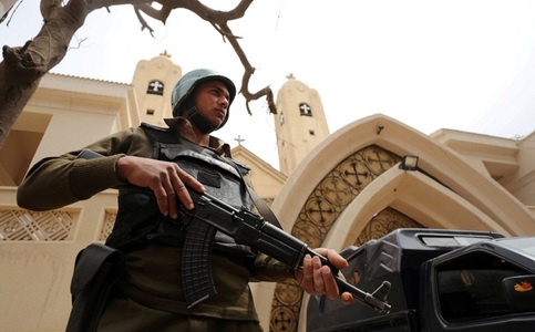 Cel puţin 23 de creştini copţi ucişi într-un atac asupra unui autobuz în centrul Egiptului