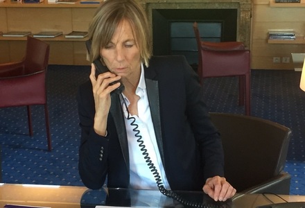 Ministrul francez al Afacerilor Europene Marielle de Sarnez se apără în faţa unor acuzaţii FN cu privire la nereguli la PE şi depune plângere