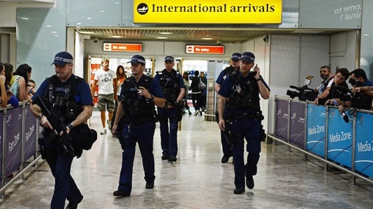 Un nou suspect în atentatul de la Manchester a fost arestat într-o operaţiune de pe aeroportul Heathrow