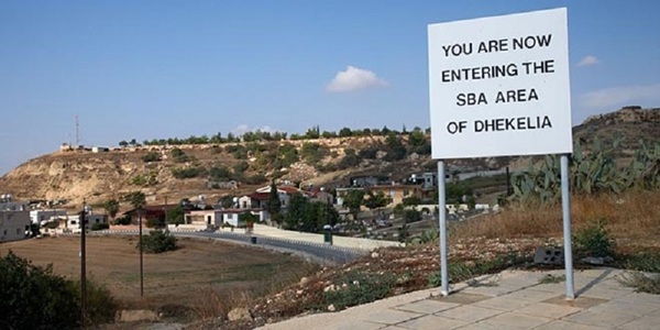 Un rănit în Cipru, într-o explozie de mică amploare la cartierul general al poliţiei militare într-o bază britanică