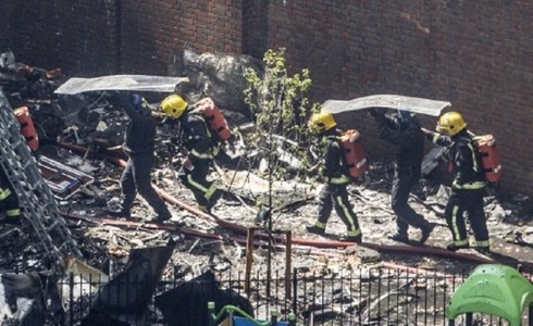 Bilanţul victimelor incendiului din Grenfell Tower a ajuns la 17 morţi, anunţă poliţia