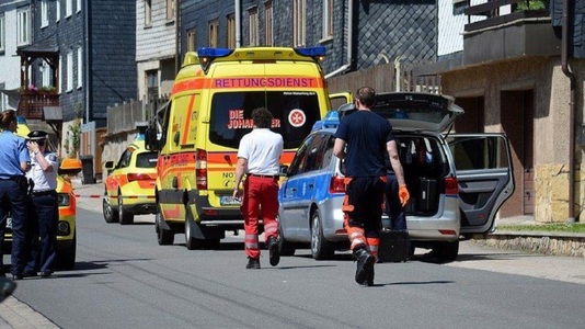 Bărbat arestat în Germania după ce îşi ucide doi copii şi îl răneşte pe al treilea